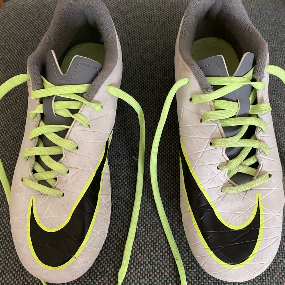 Nike JR Hypervenom Phelon II FG P Kids Size 5Y